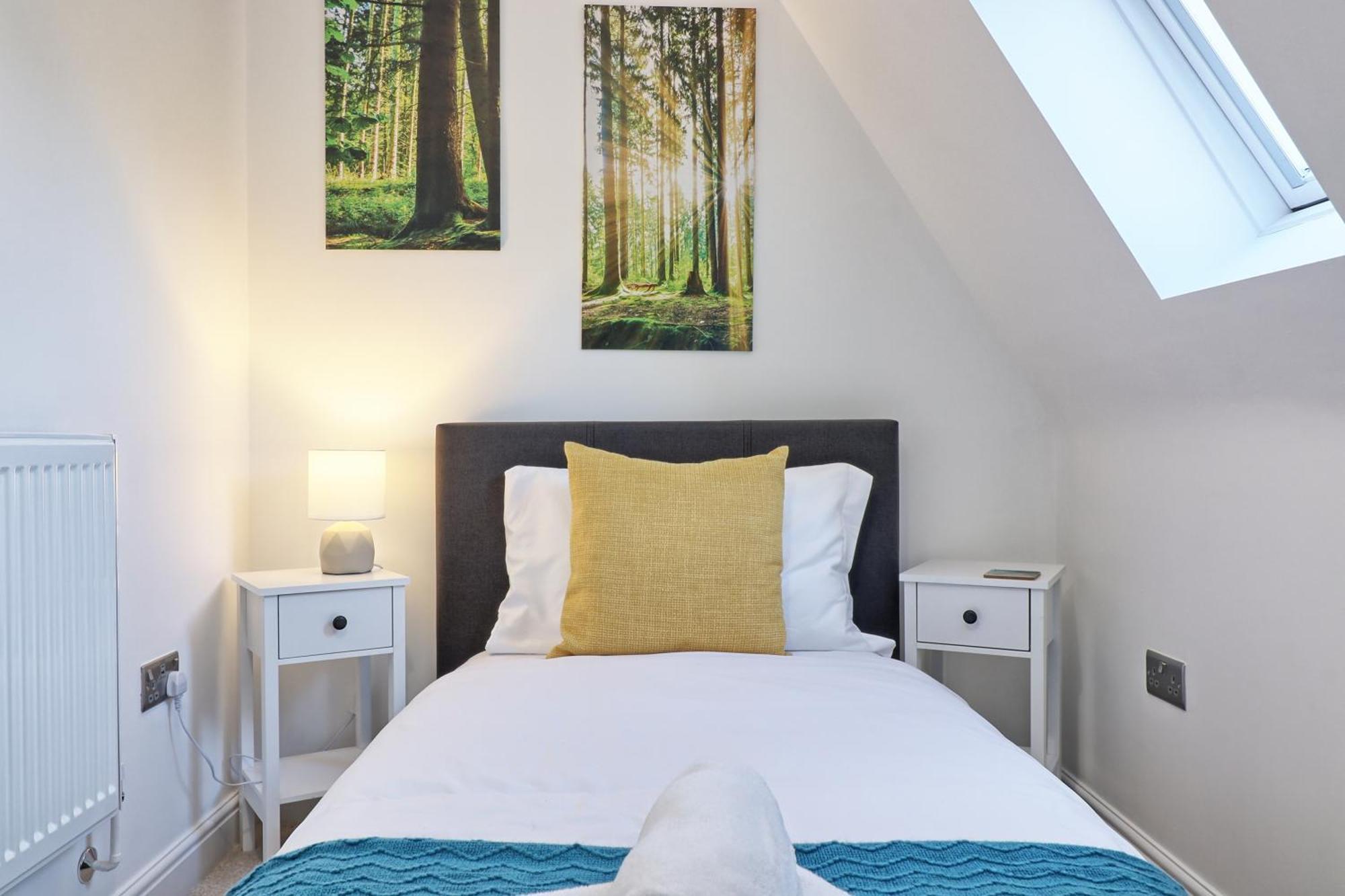 Writtle Massive 4 Bedroom Apartment With Parking In Gorgeous Countryside Location & Short Drive To Chelmsford City Centre Contractors Welcome Exterior photo