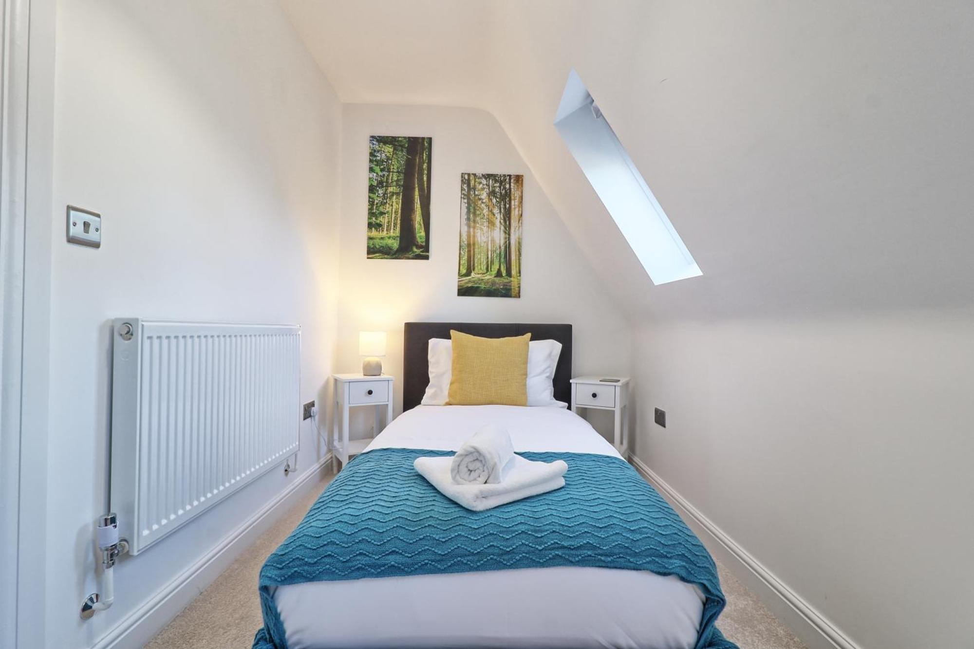 Writtle Massive 4 Bedroom Apartment With Parking In Gorgeous Countryside Location & Short Drive To Chelmsford City Centre Contractors Welcome Exterior photo