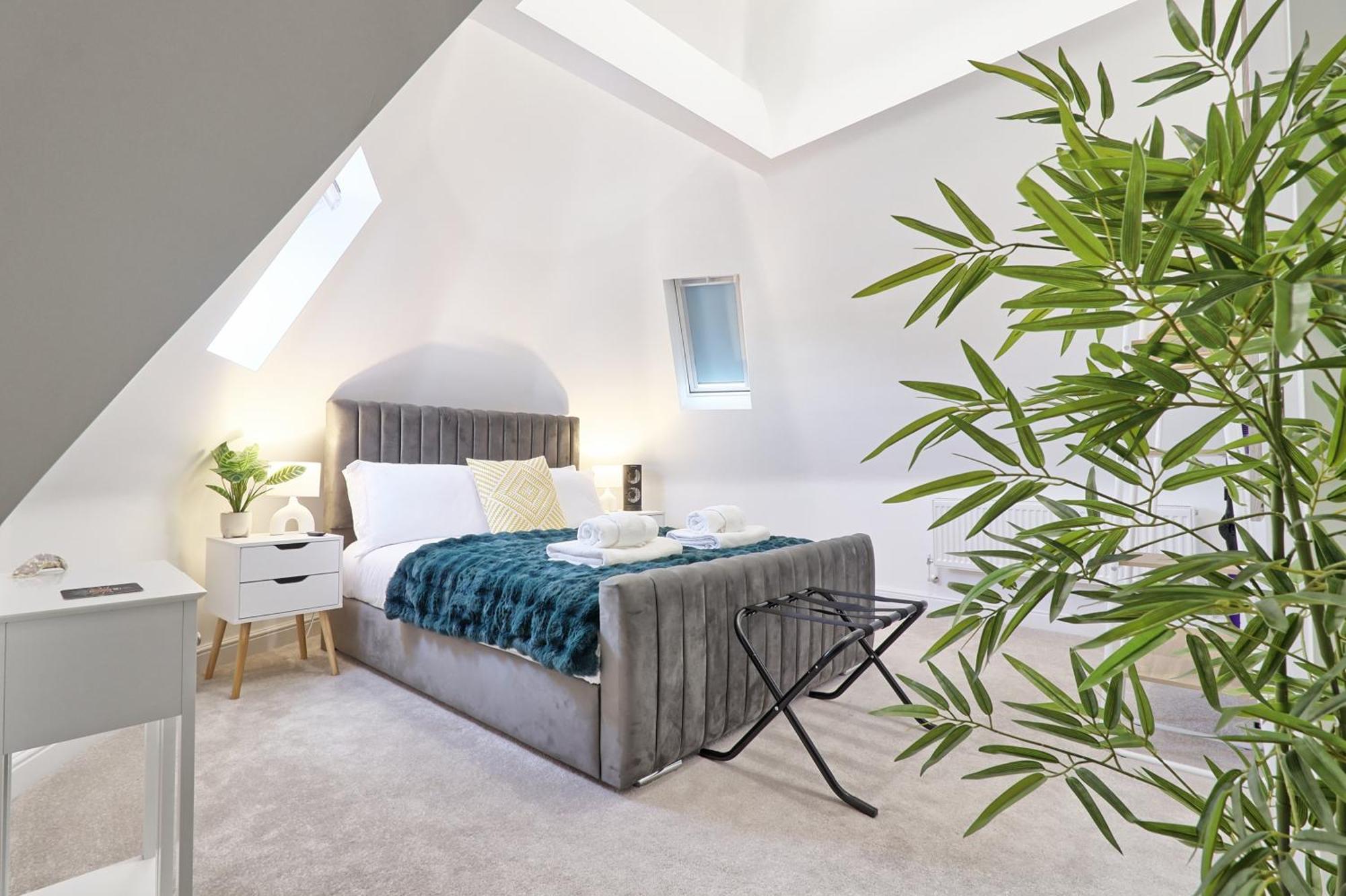 Writtle Massive 4 Bedroom Apartment With Parking In Gorgeous Countryside Location & Short Drive To Chelmsford City Centre Contractors Welcome Exterior photo