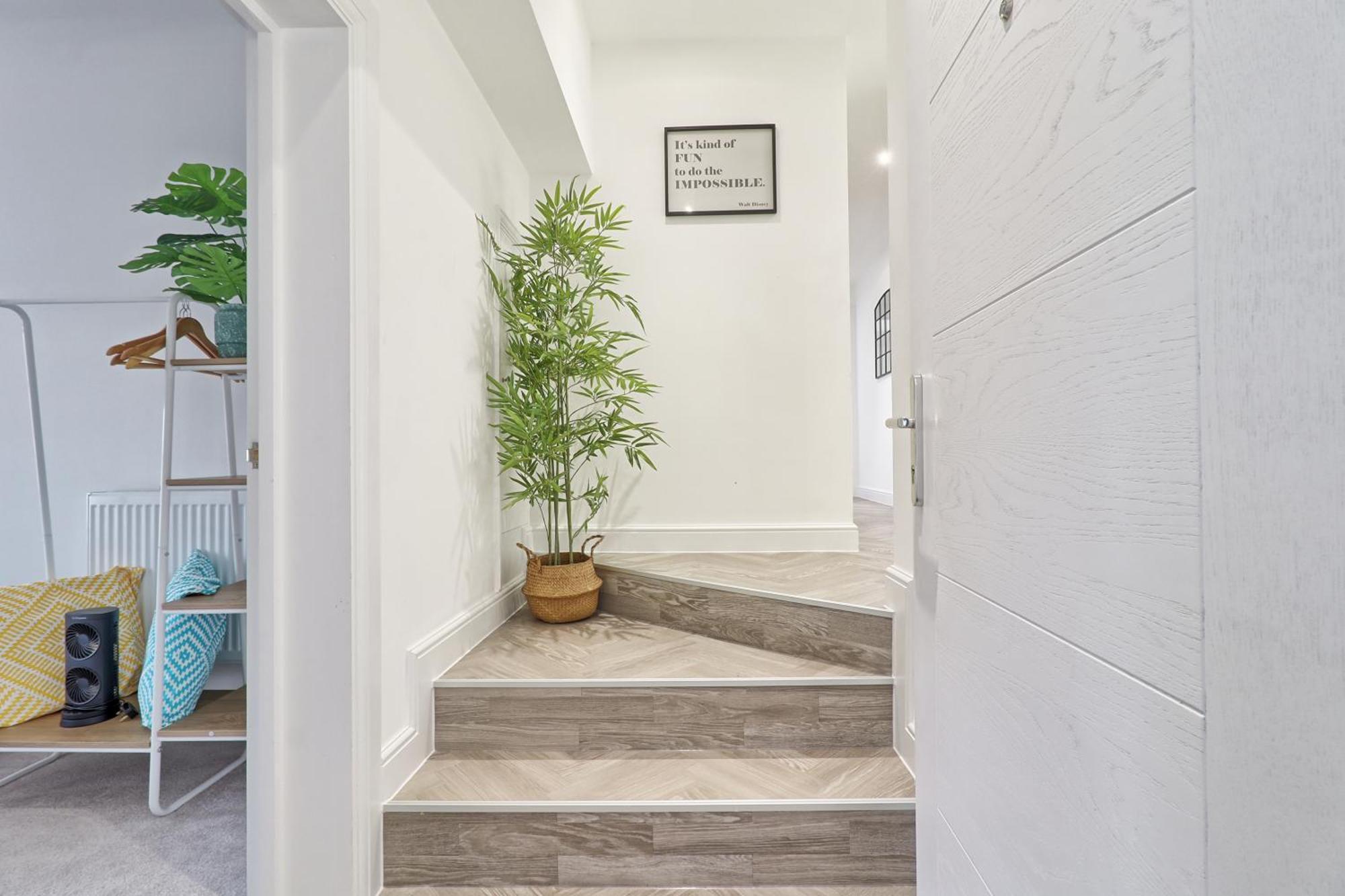 Writtle Massive 4 Bedroom Apartment With Parking In Gorgeous Countryside Location & Short Drive To Chelmsford City Centre Contractors Welcome Exterior photo