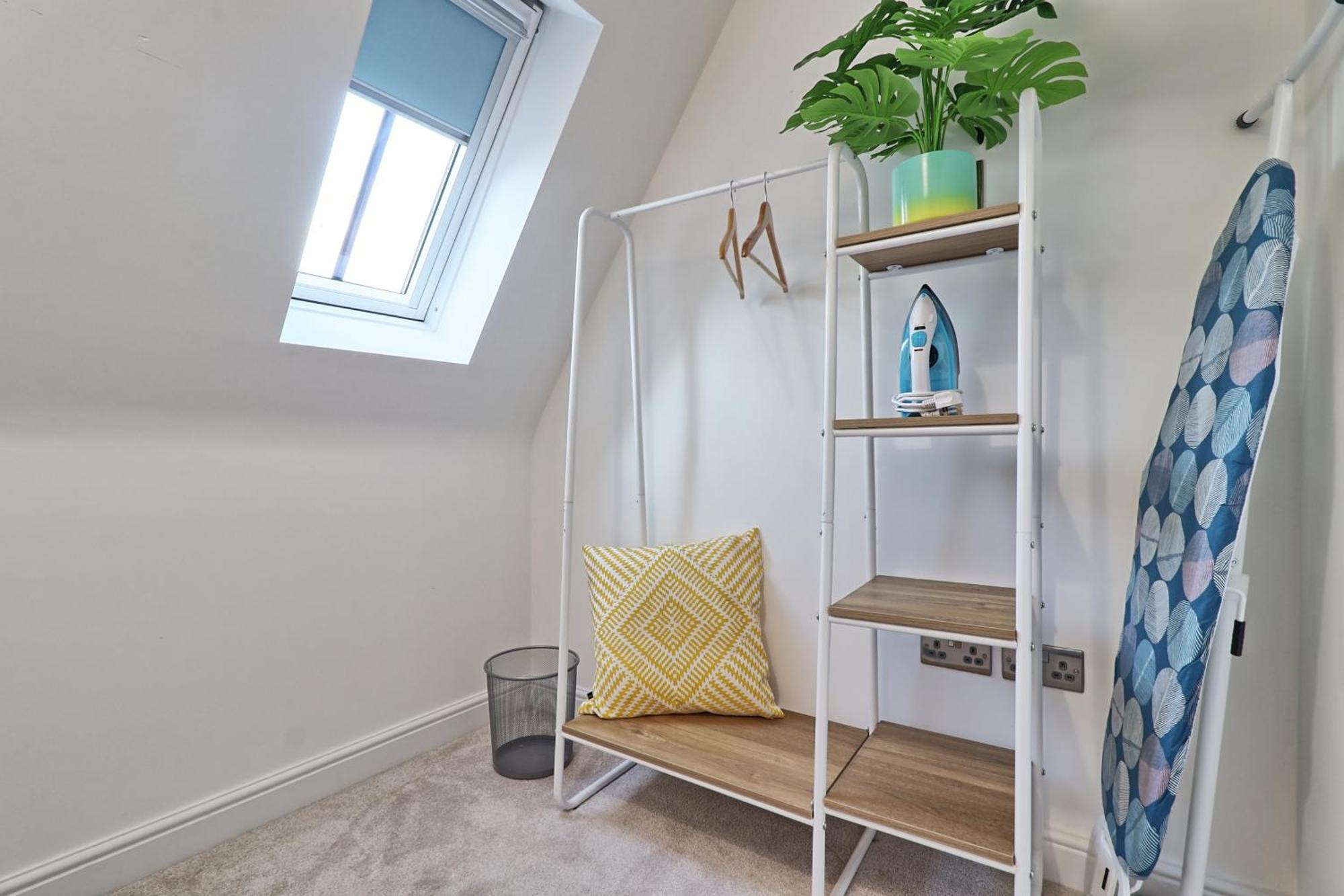 Writtle Massive 4 Bedroom Apartment With Parking In Gorgeous Countryside Location & Short Drive To Chelmsford City Centre Contractors Welcome Exterior photo