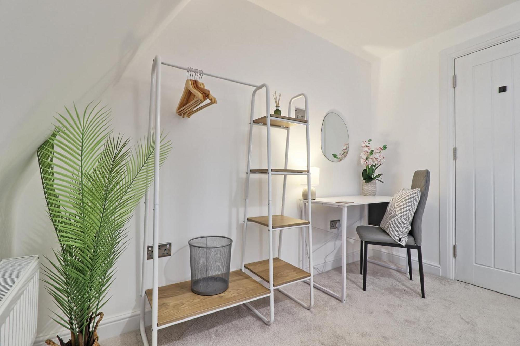 Writtle Massive 4 Bedroom Apartment With Parking In Gorgeous Countryside Location & Short Drive To Chelmsford City Centre Contractors Welcome Exterior photo