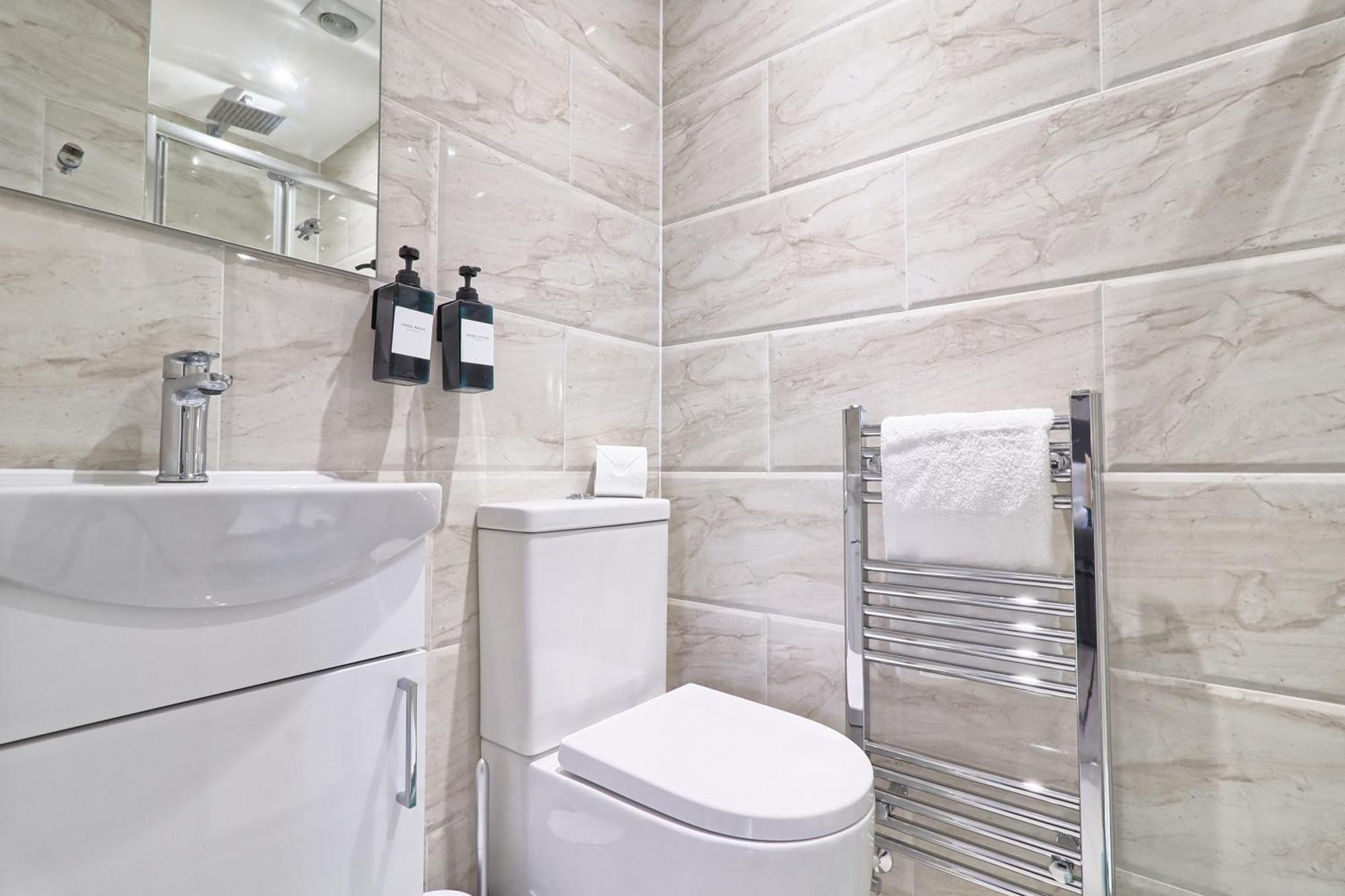 Writtle Massive 4 Bedroom Apartment With Parking In Gorgeous Countryside Location & Short Drive To Chelmsford City Centre Contractors Welcome Exterior photo