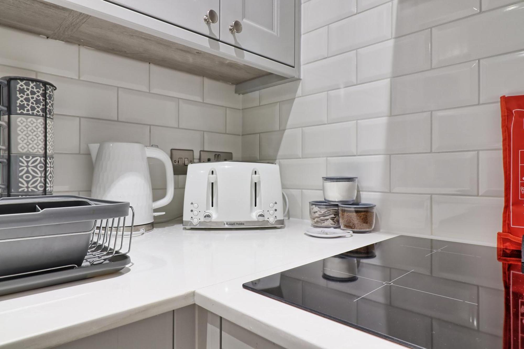 Writtle Massive 4 Bedroom Apartment With Parking In Gorgeous Countryside Location & Short Drive To Chelmsford City Centre Contractors Welcome Exterior photo
