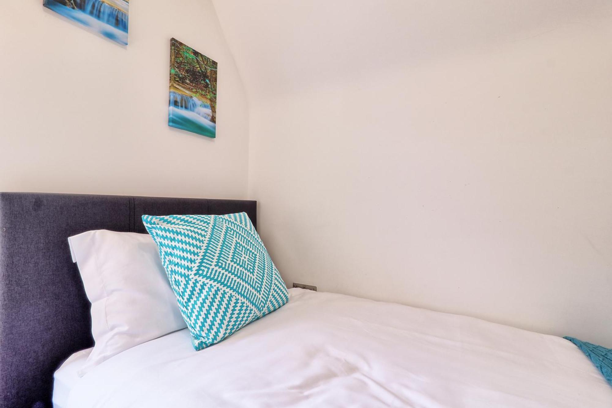 Writtle Massive 4 Bedroom Apartment With Parking In Gorgeous Countryside Location & Short Drive To Chelmsford City Centre Contractors Welcome Exterior photo