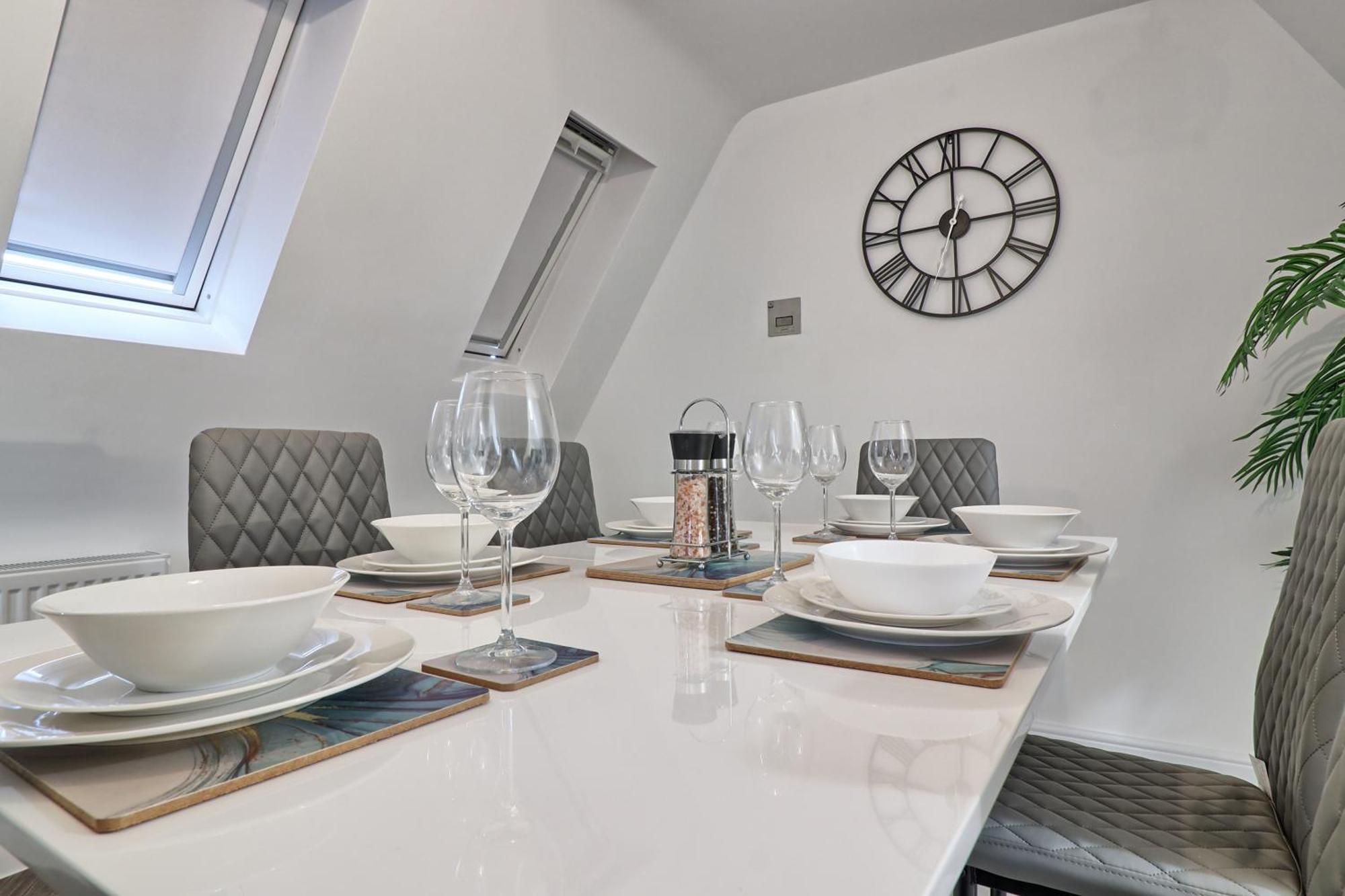 Writtle Massive 4 Bedroom Apartment With Parking In Gorgeous Countryside Location & Short Drive To Chelmsford City Centre Contractors Welcome Exterior photo