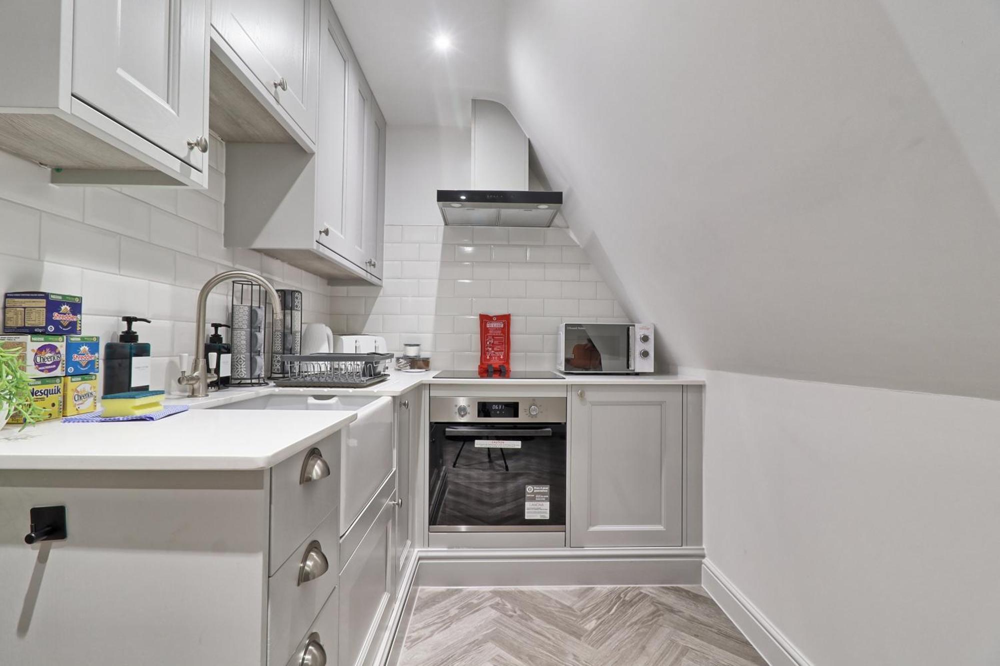 Writtle Massive 4 Bedroom Apartment With Parking In Gorgeous Countryside Location & Short Drive To Chelmsford City Centre Contractors Welcome Exterior photo