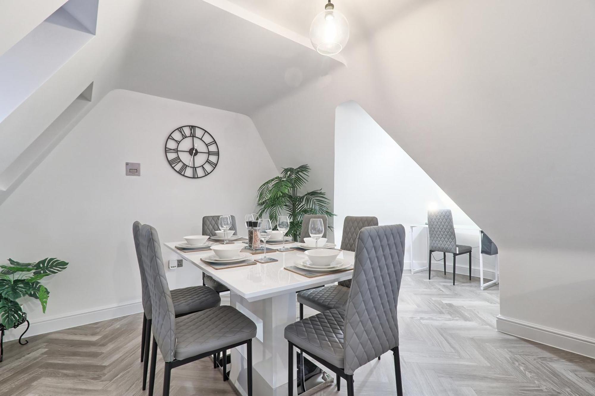Writtle Massive 4 Bedroom Apartment With Parking In Gorgeous Countryside Location & Short Drive To Chelmsford City Centre Contractors Welcome Exterior photo